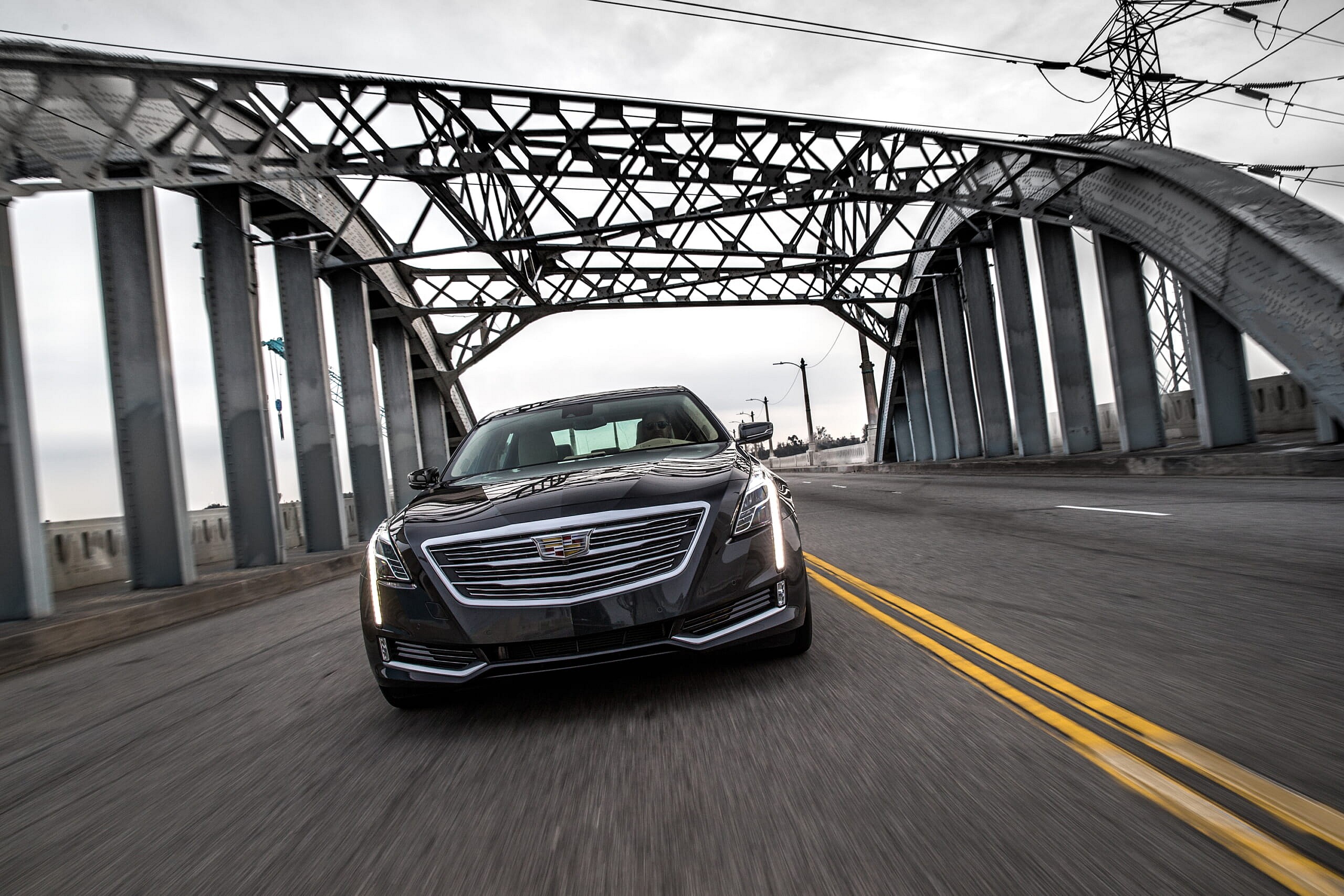 2017-Cadillac-CT6-003