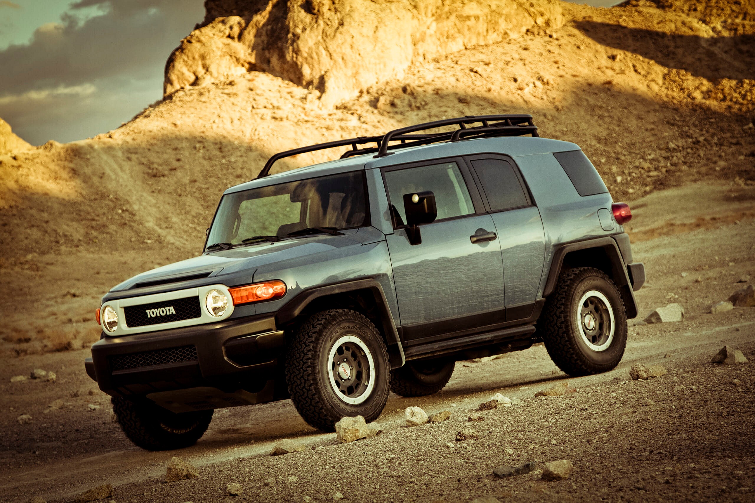 2014_Toyota_FJ_Ult_006.jpg