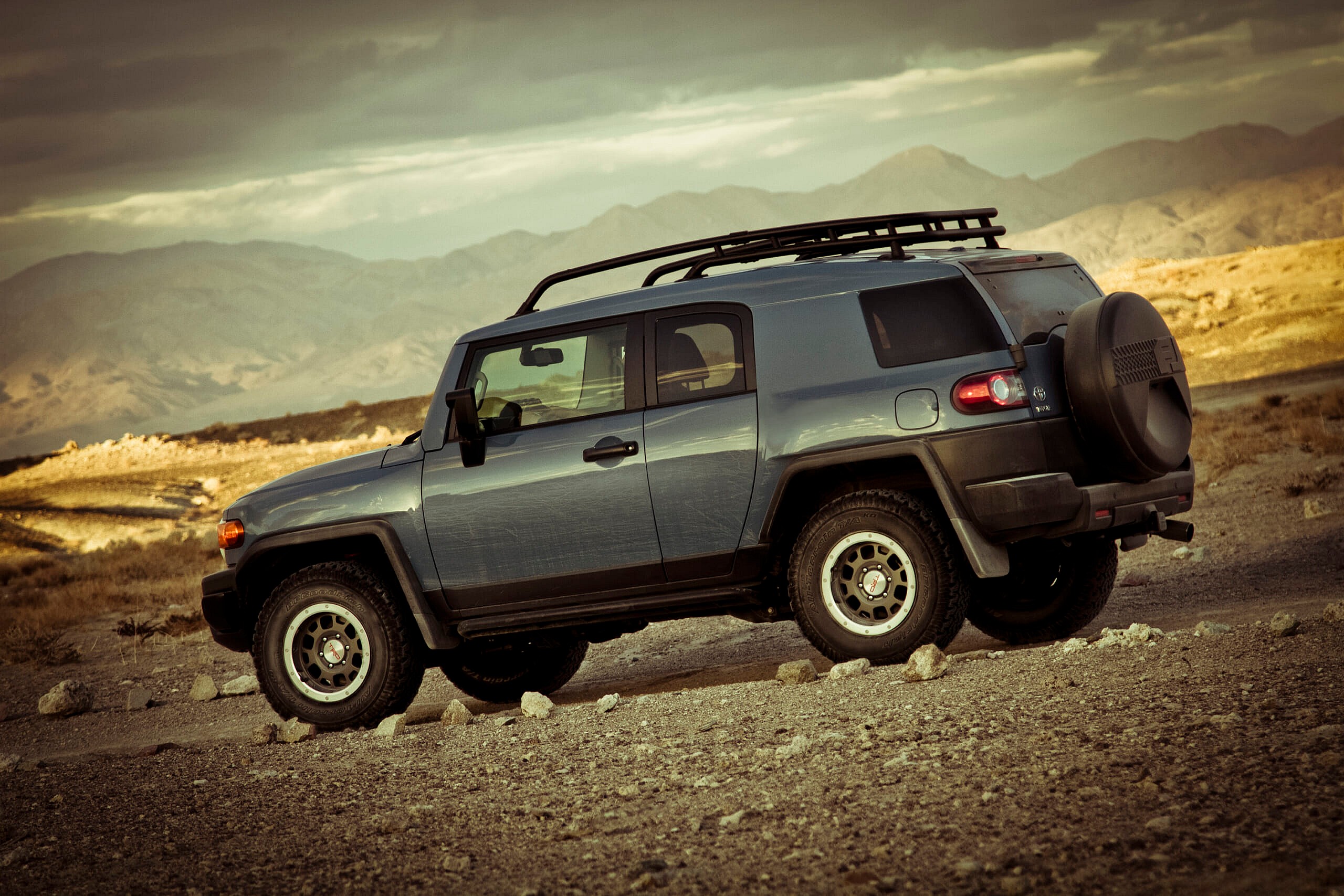2014_Toyota_FJ_Ult_007.jpg