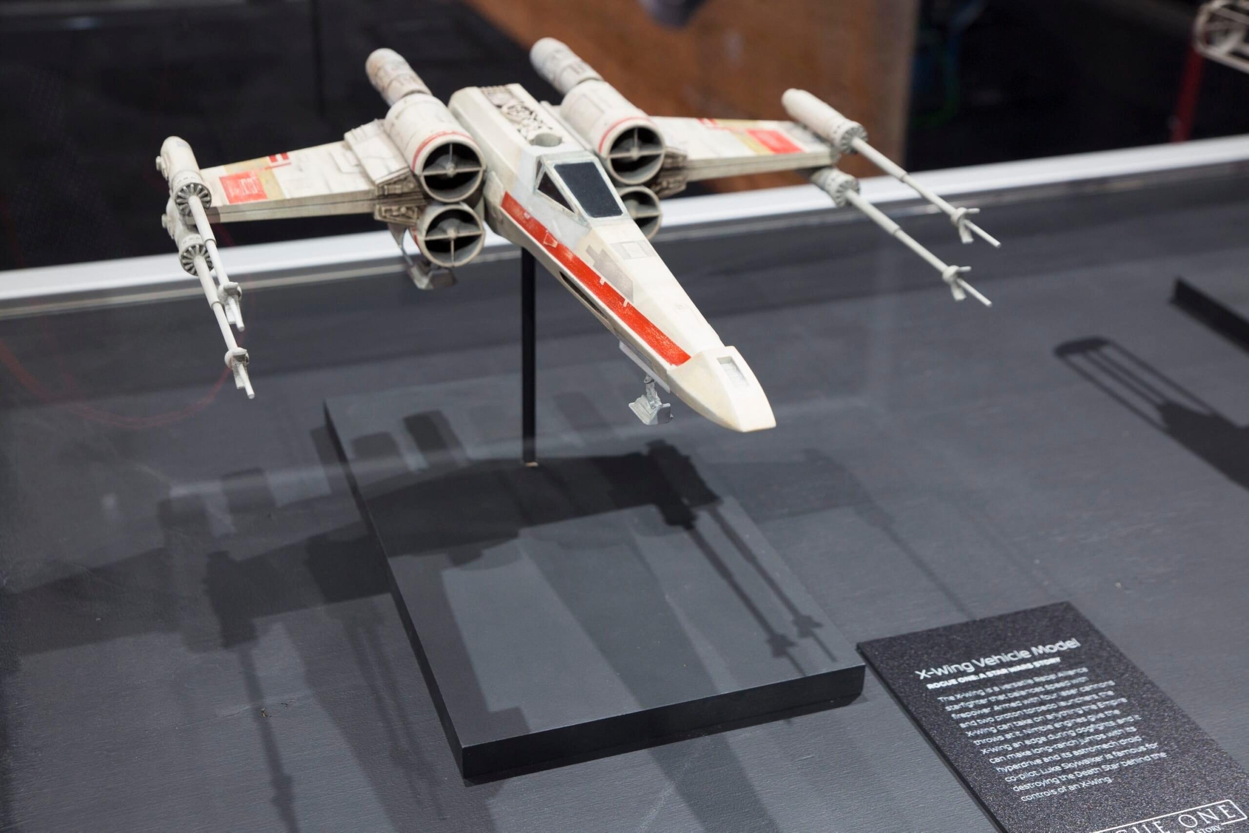 Nissan_Star_Wars_2017_Chicago_display_01