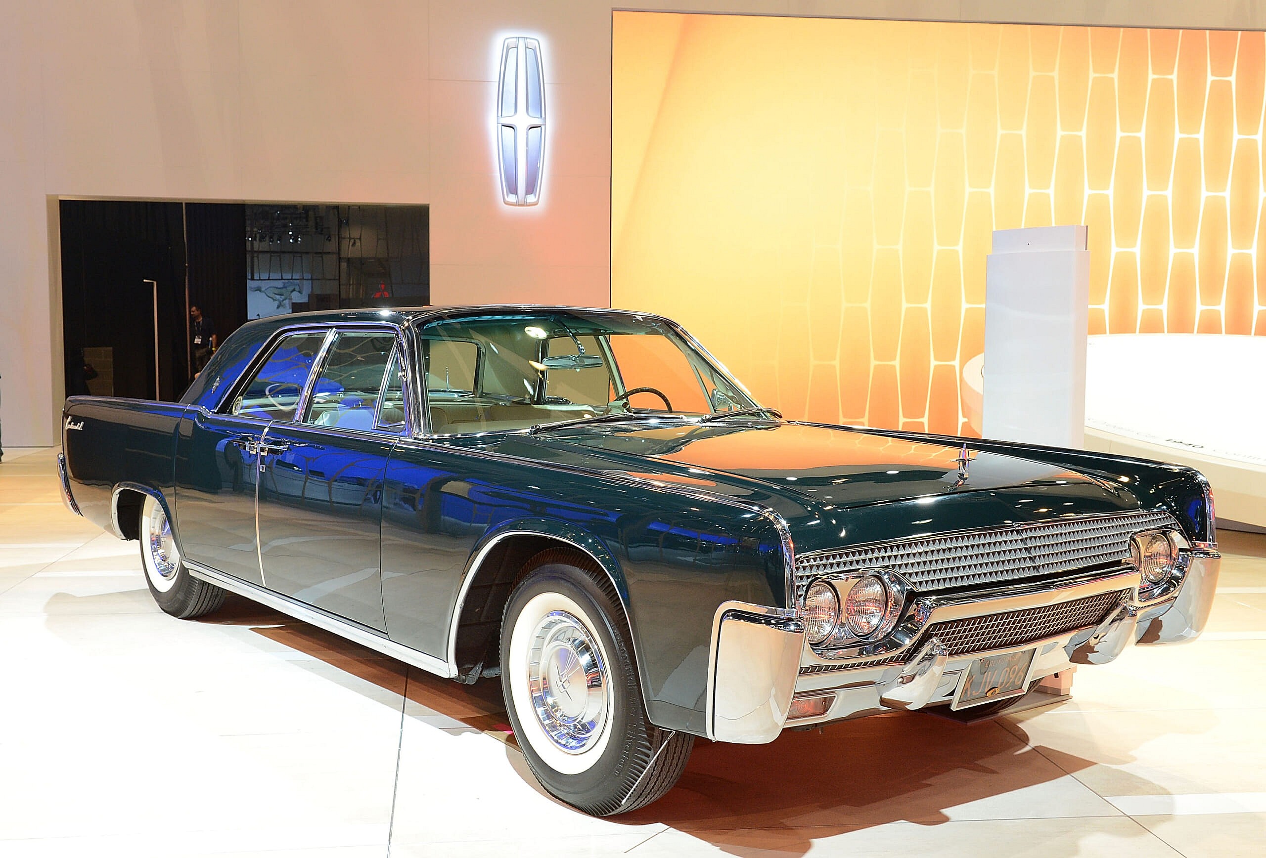 1961_Lincoln_Continental_Sedan