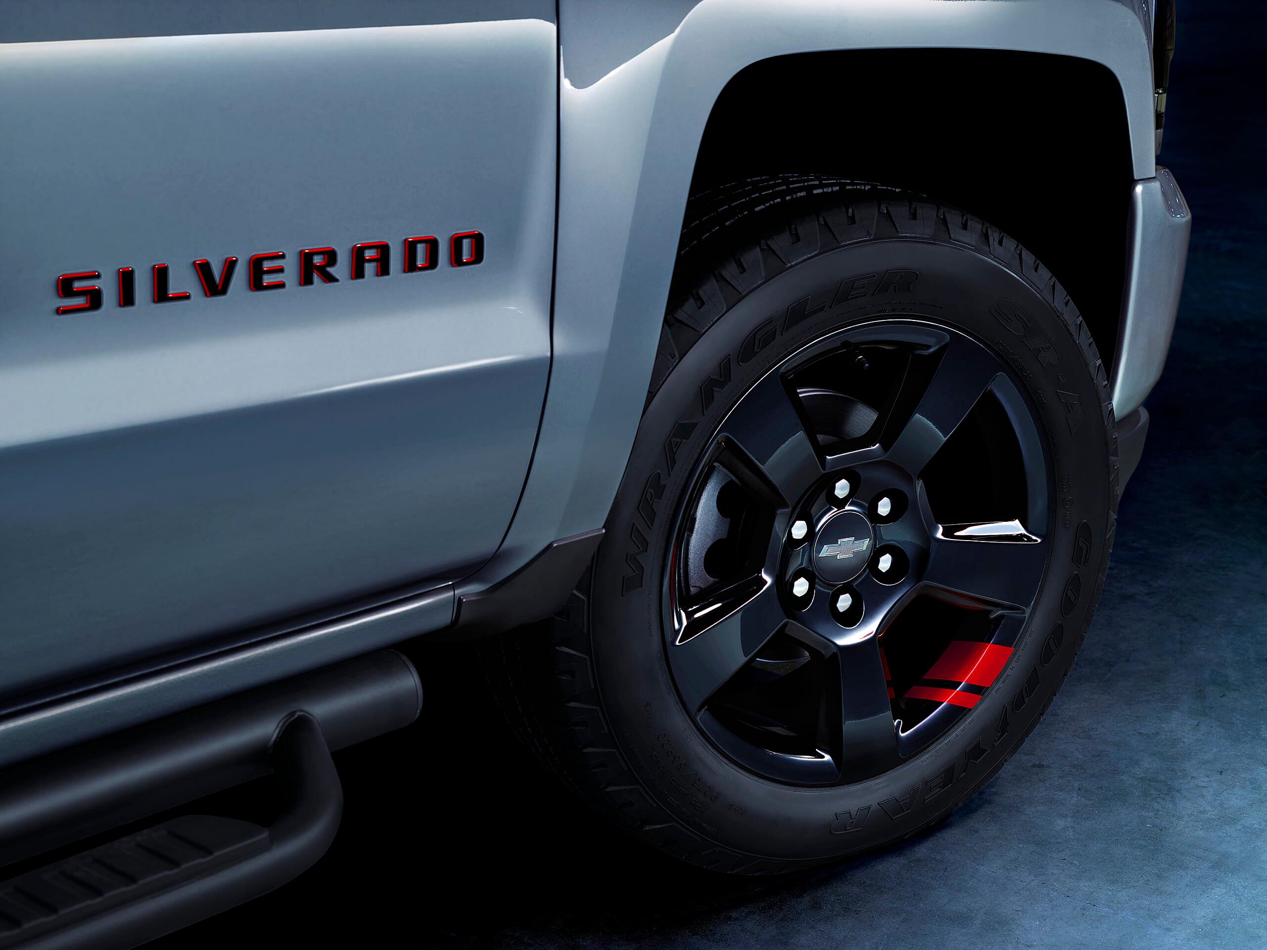 2017-Chevrolet-Silverado-Redline-027