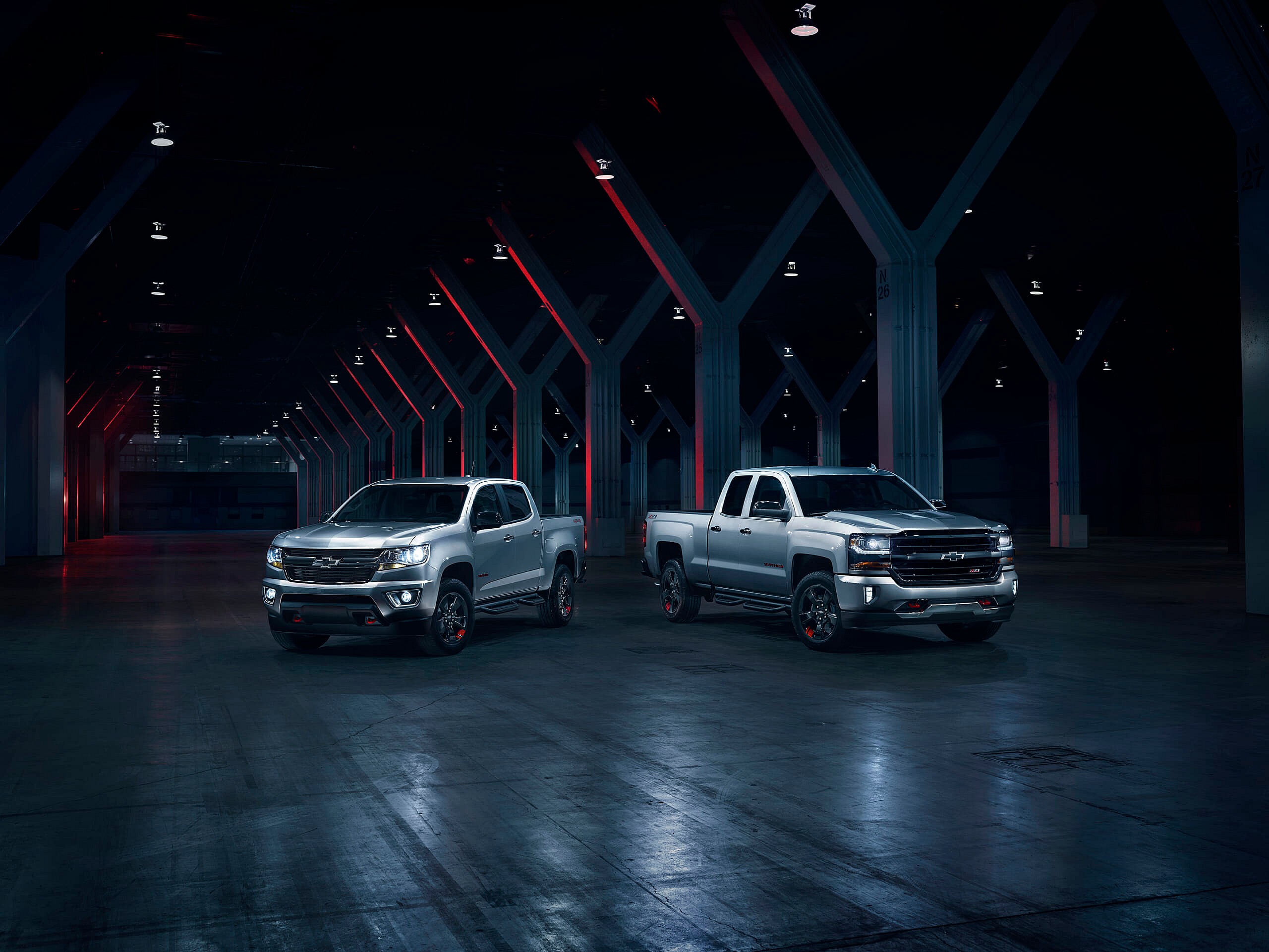 2017-Chevrolet-Silverado-and-Colorado-Redline-025