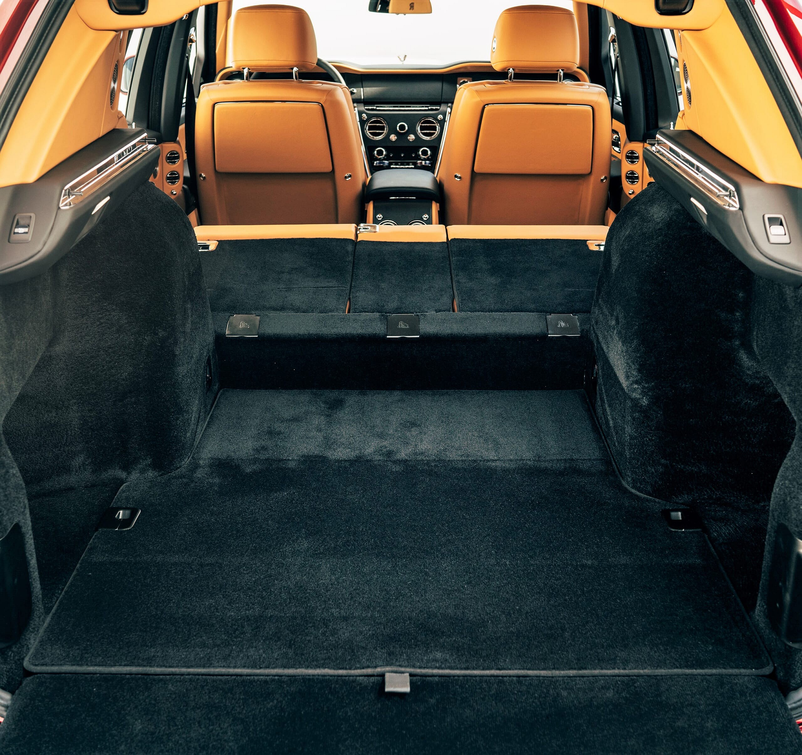 Cullinan Magma Red Interior (7)