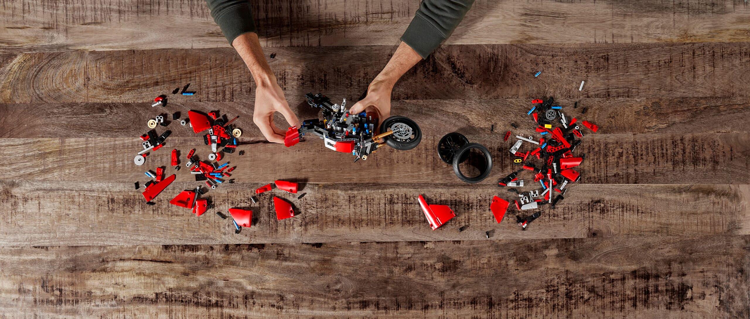 Lego Ducati Panigale V4 R (5)