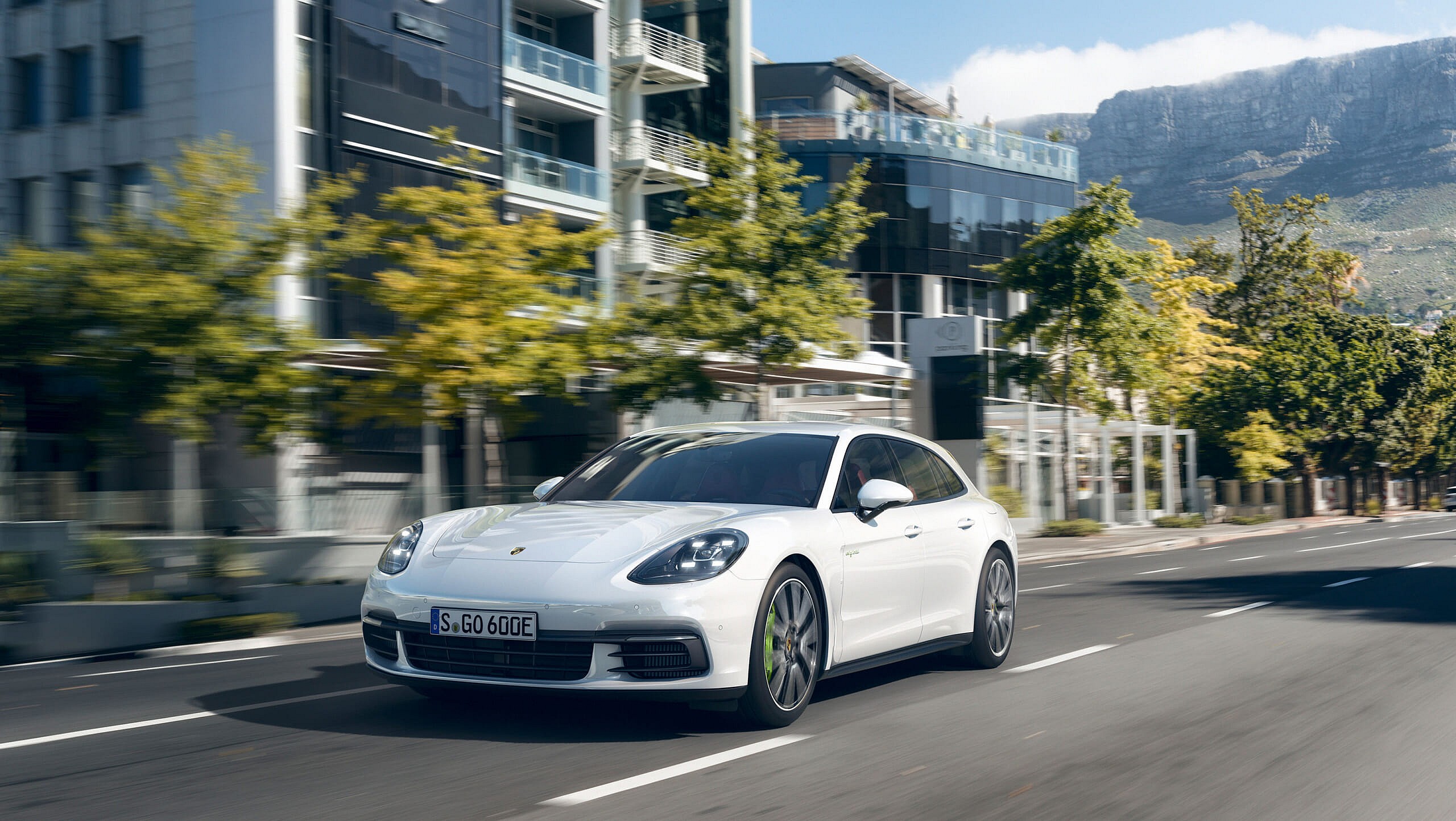 high_panamera_4_e_hybrid_sport_turismo_2017_porsche_ag