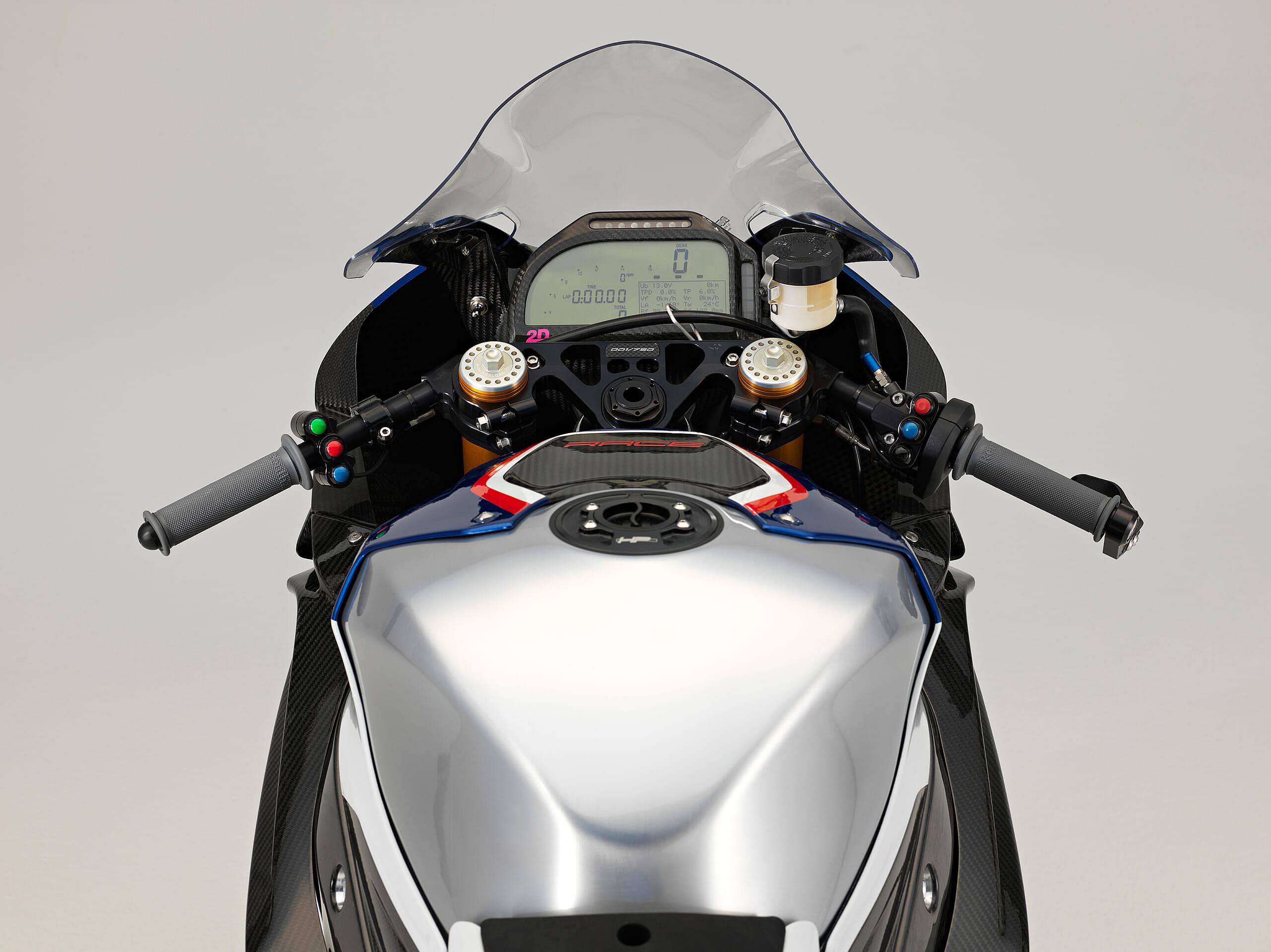 P90254455_highRes_bmw-hp4-race-04-2017