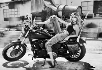 Hailey-Baldwin-guess-35th-2.jpg
