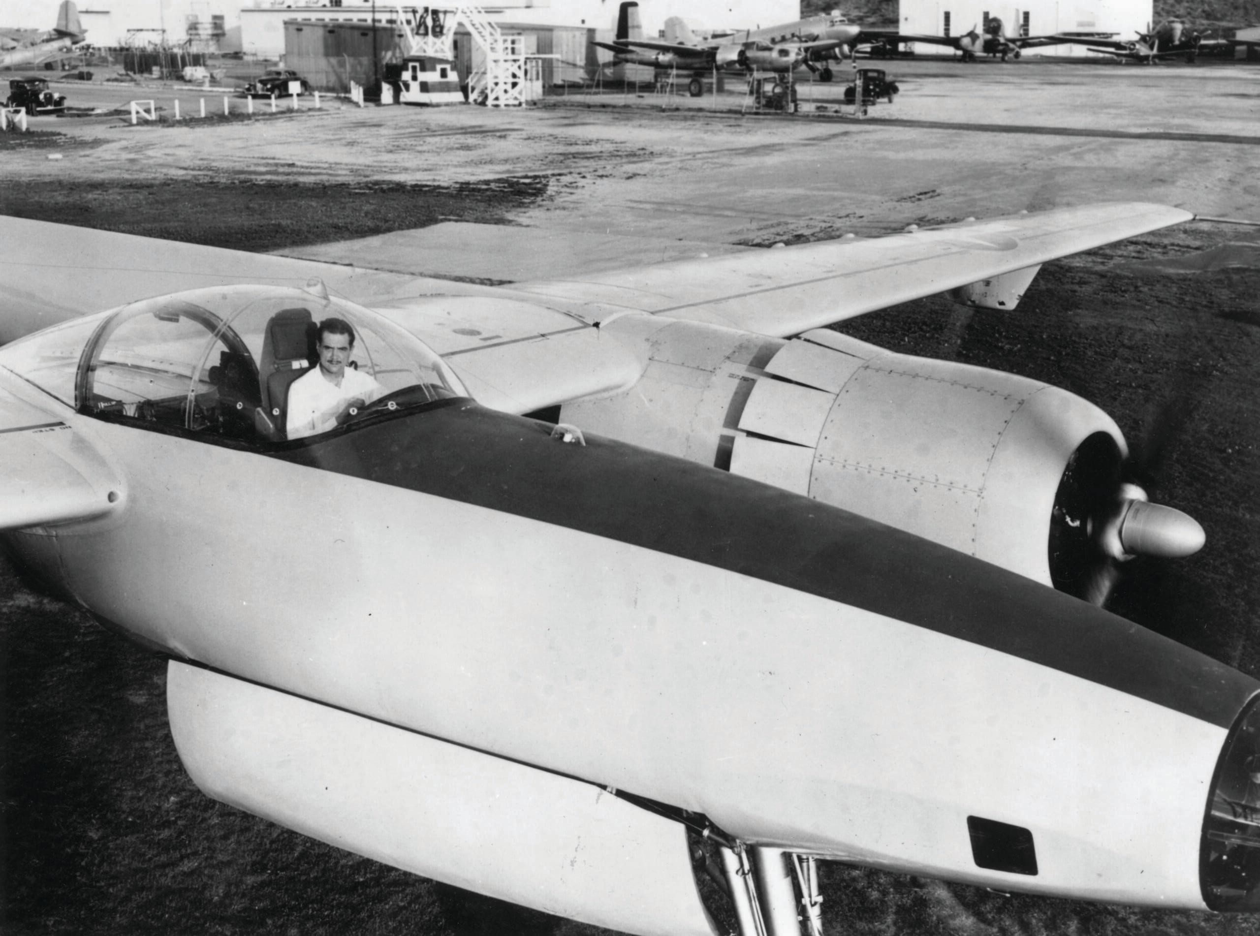 Howard Hughes (5)
