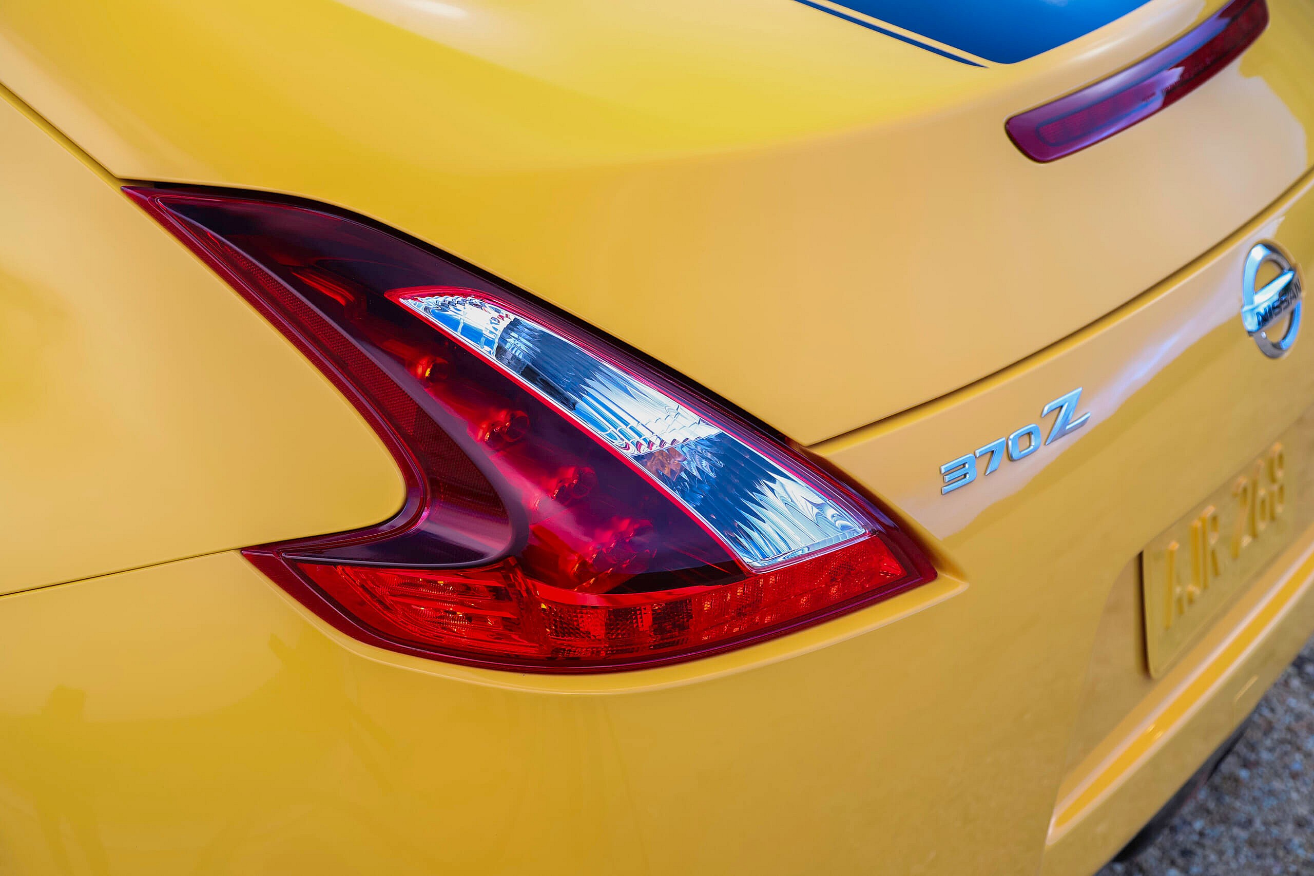 2018_Nissan_370Z_Heritage_Edition_photo_16
