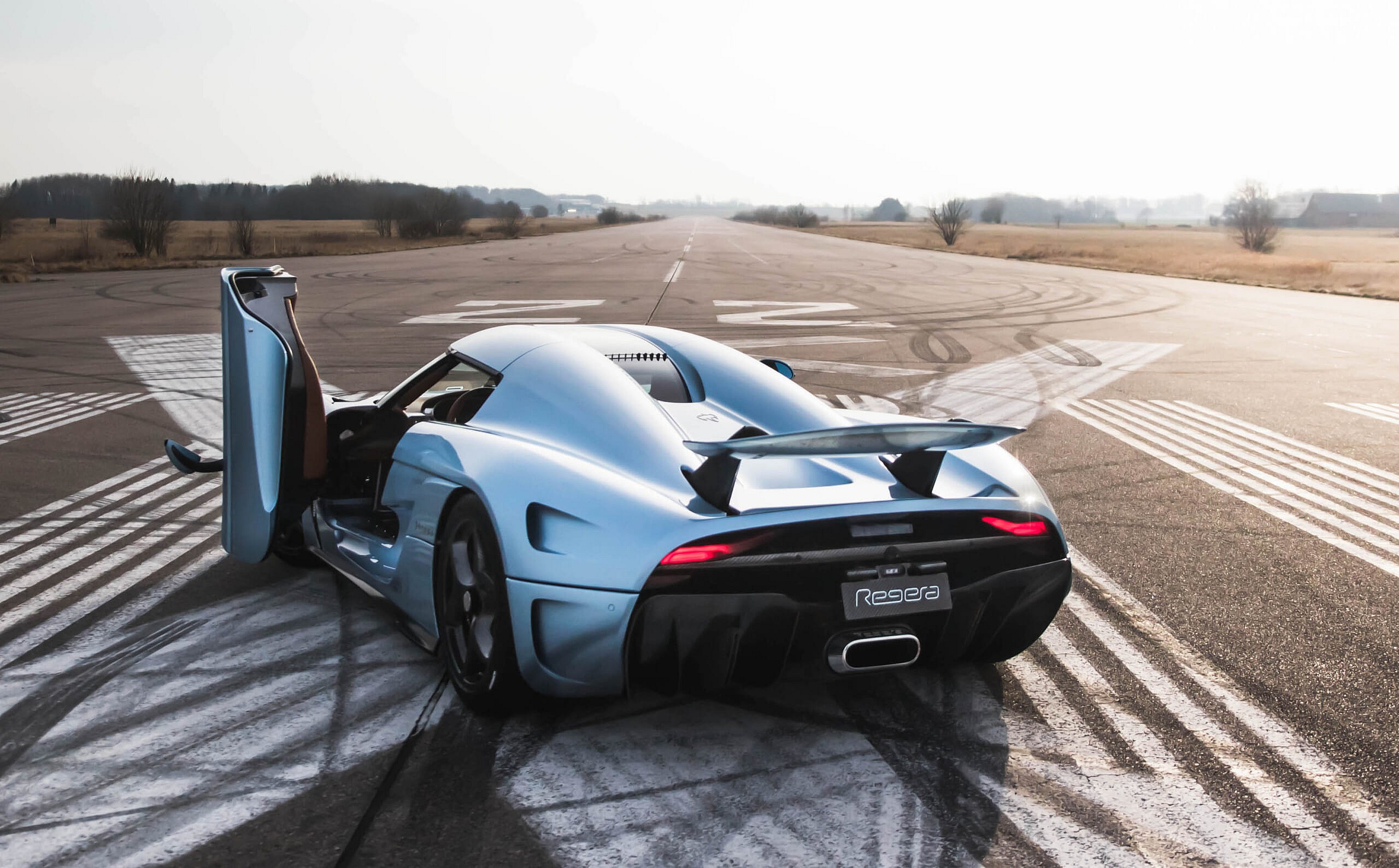 Regera_Airstrip3.jpg