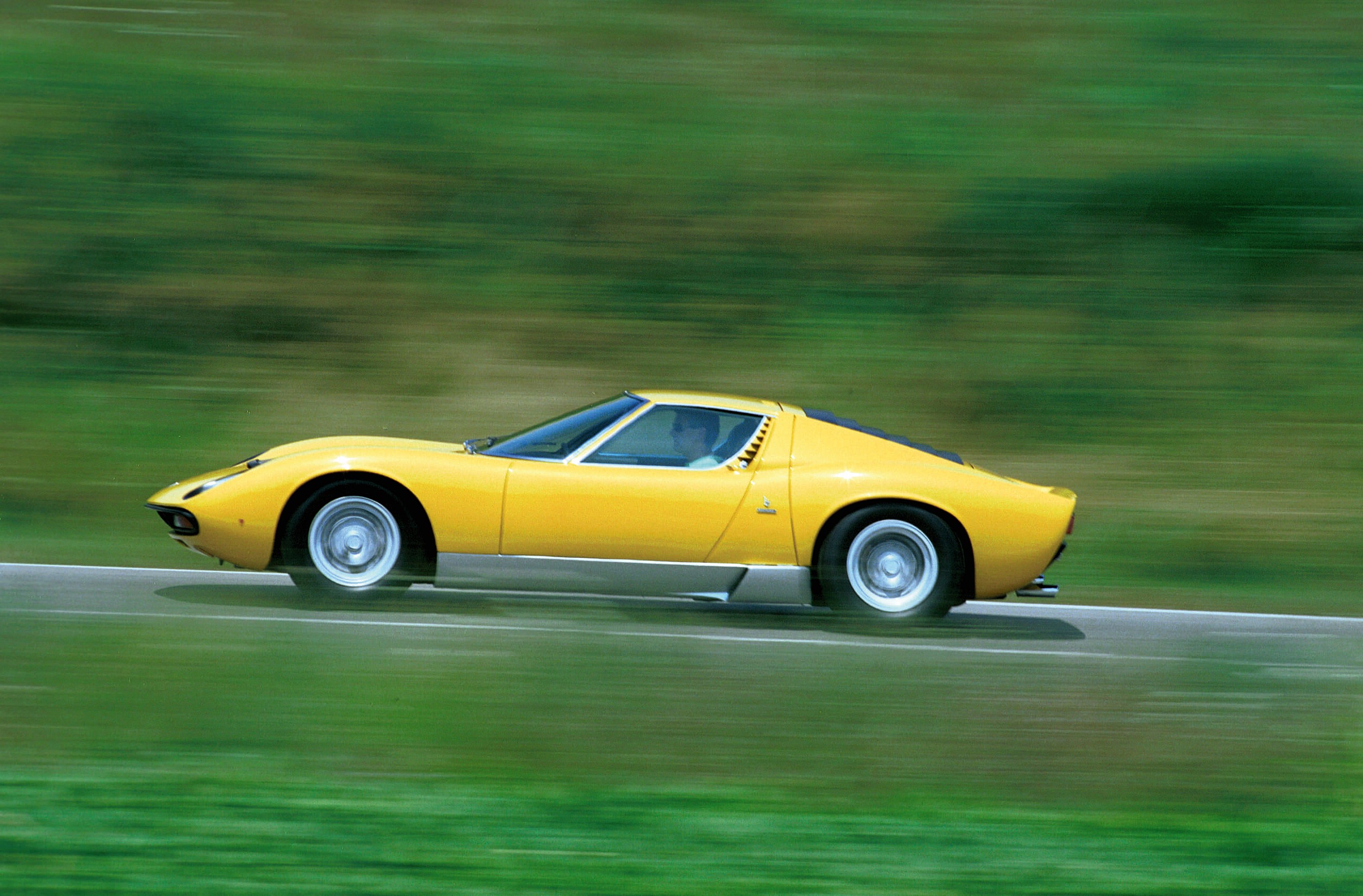 Lamborghi Miura yellow.jpg