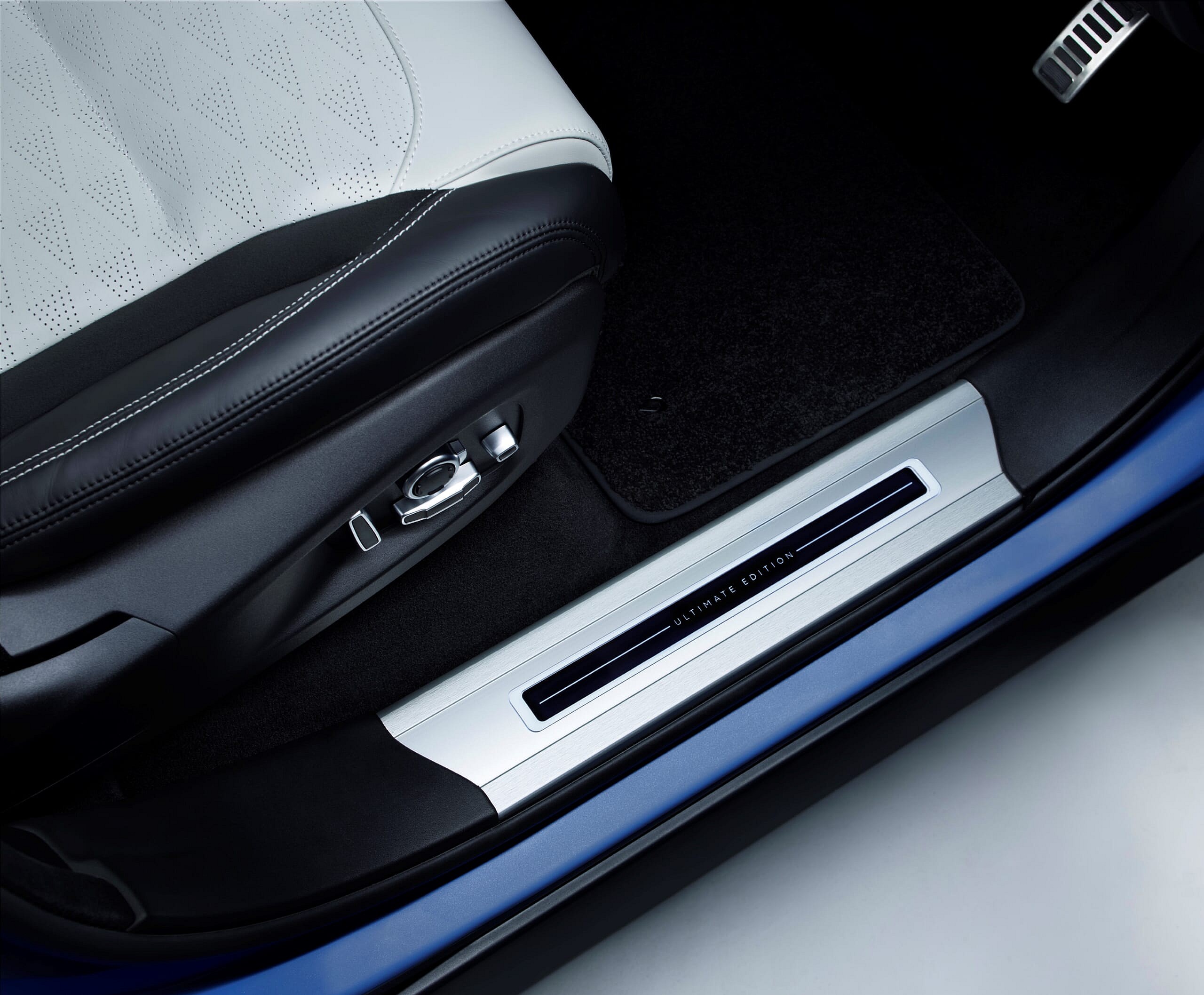 Land Rover Range Rover Sport SVR Ultimate Edition 1_small (6)