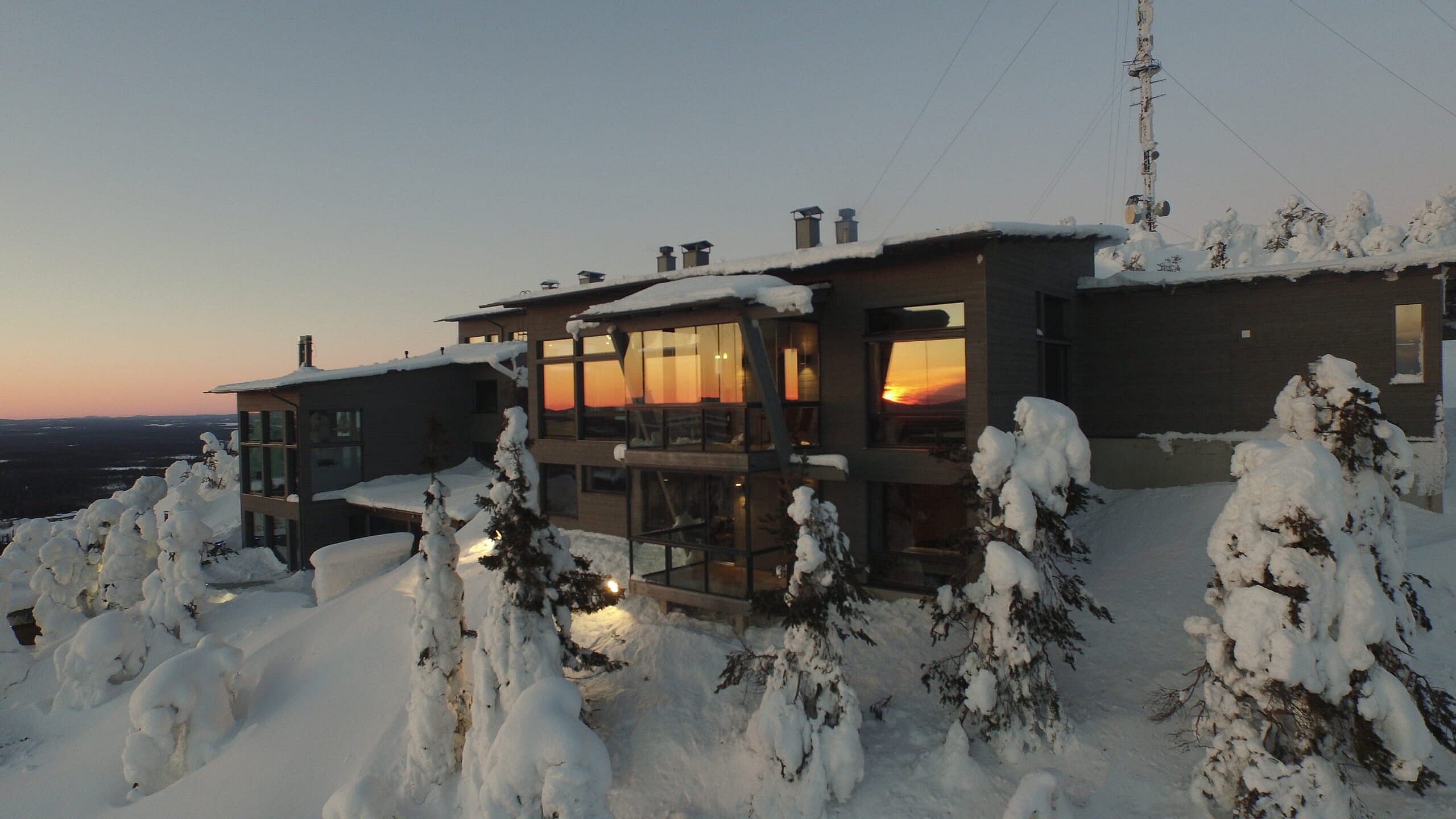 Bentayga makes Power on Ice Debut  (5).jpg