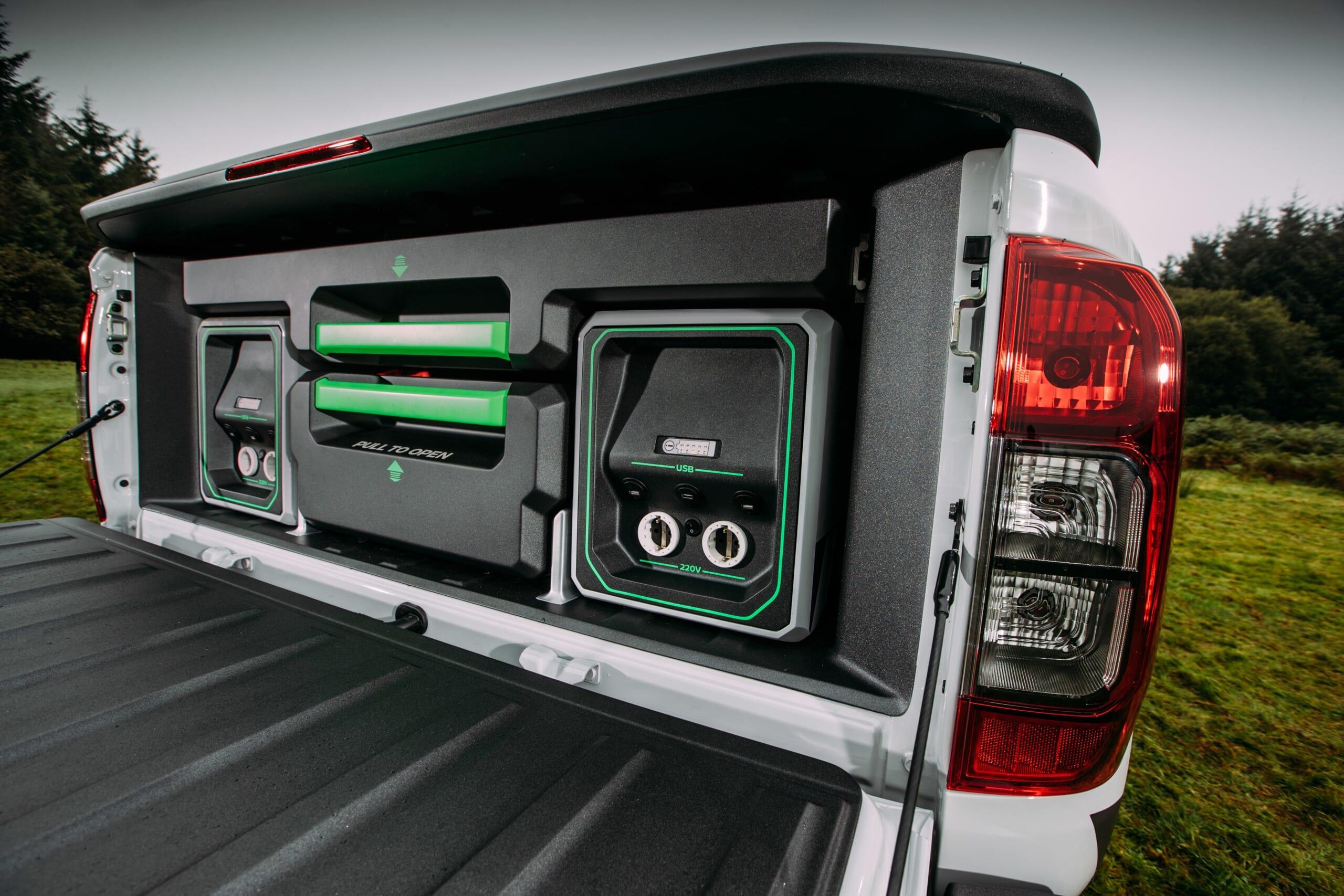 426150153_Nissan_Navara_EnGuard_Concept.jpg