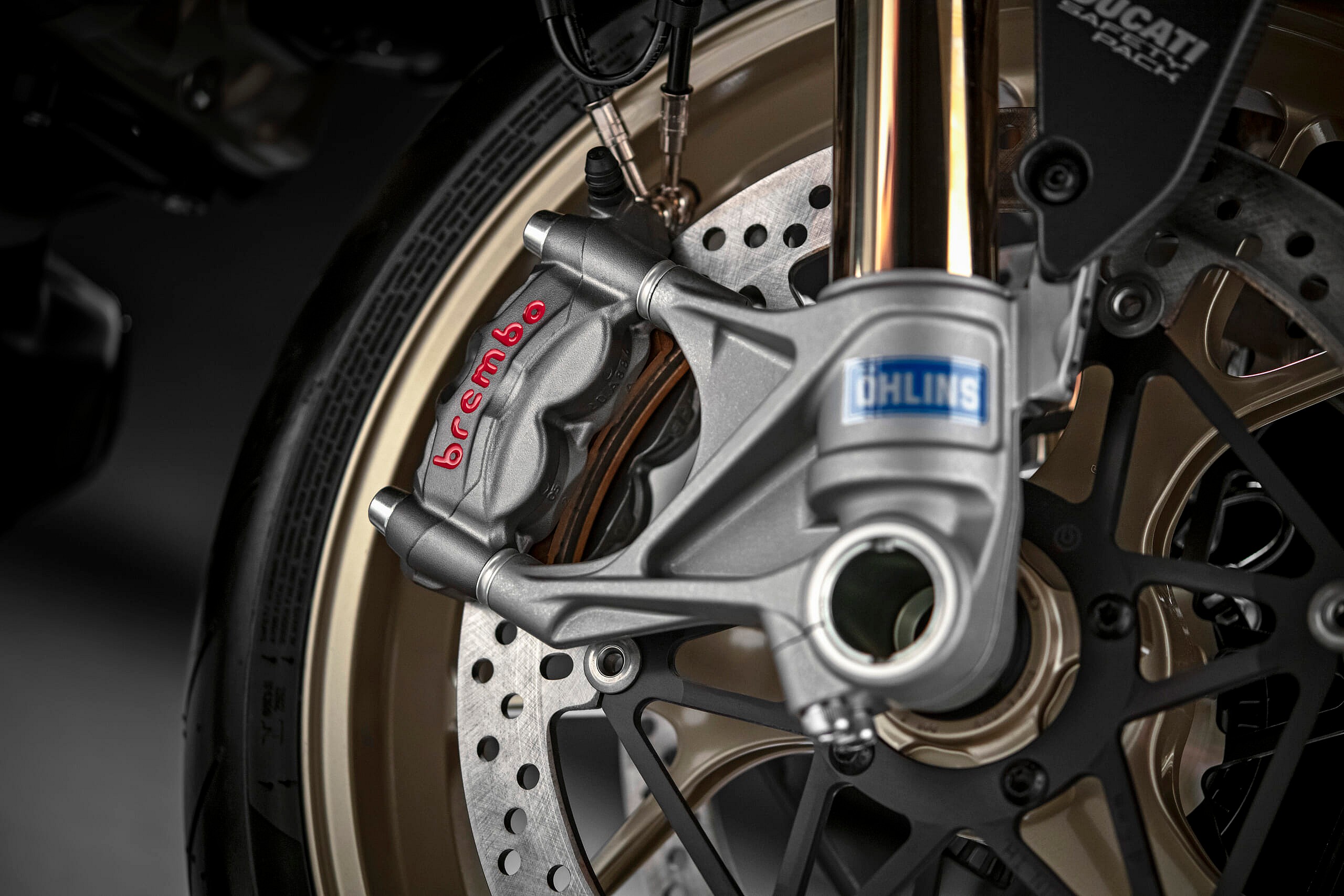 Monster 1200 25 Anniversario_20_UC66360_Mid