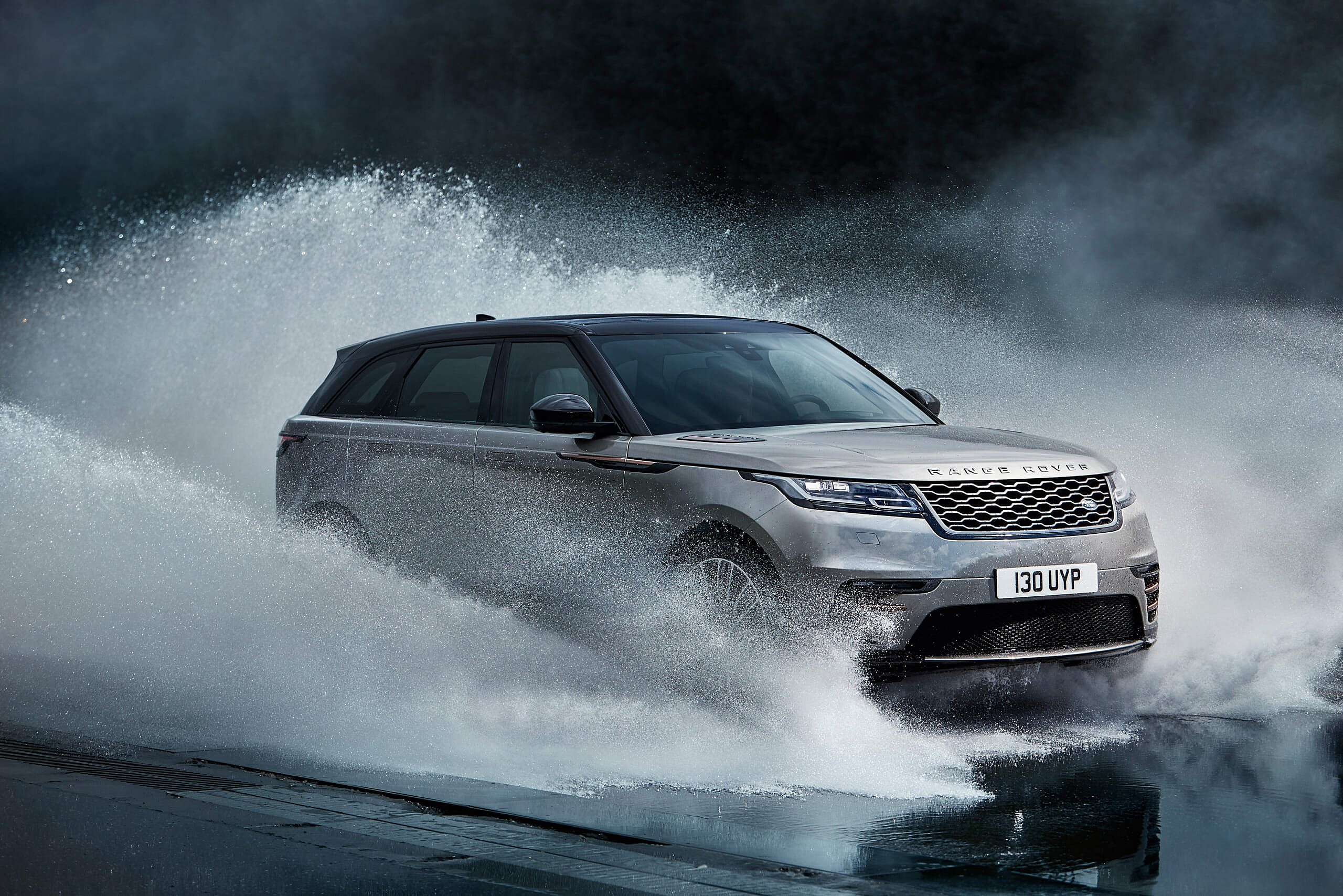 rrvelar18my435glhdprlocationdynamic010317