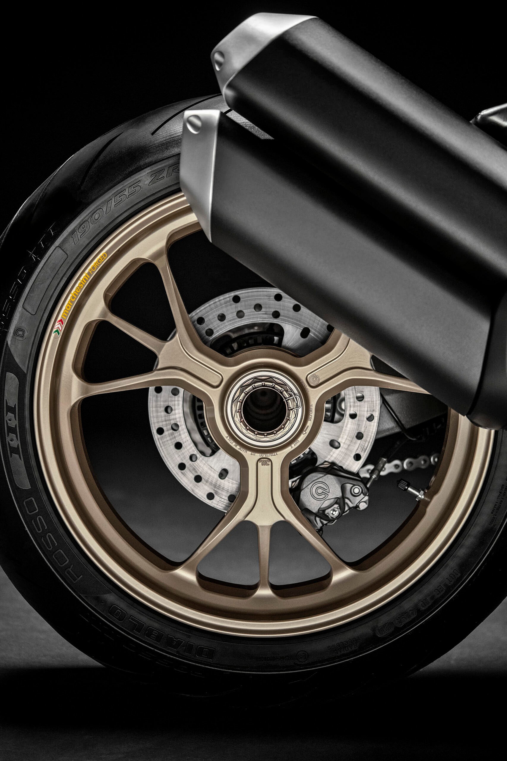 Monster 1200 25 Anniversario_12_UC66361_Mid