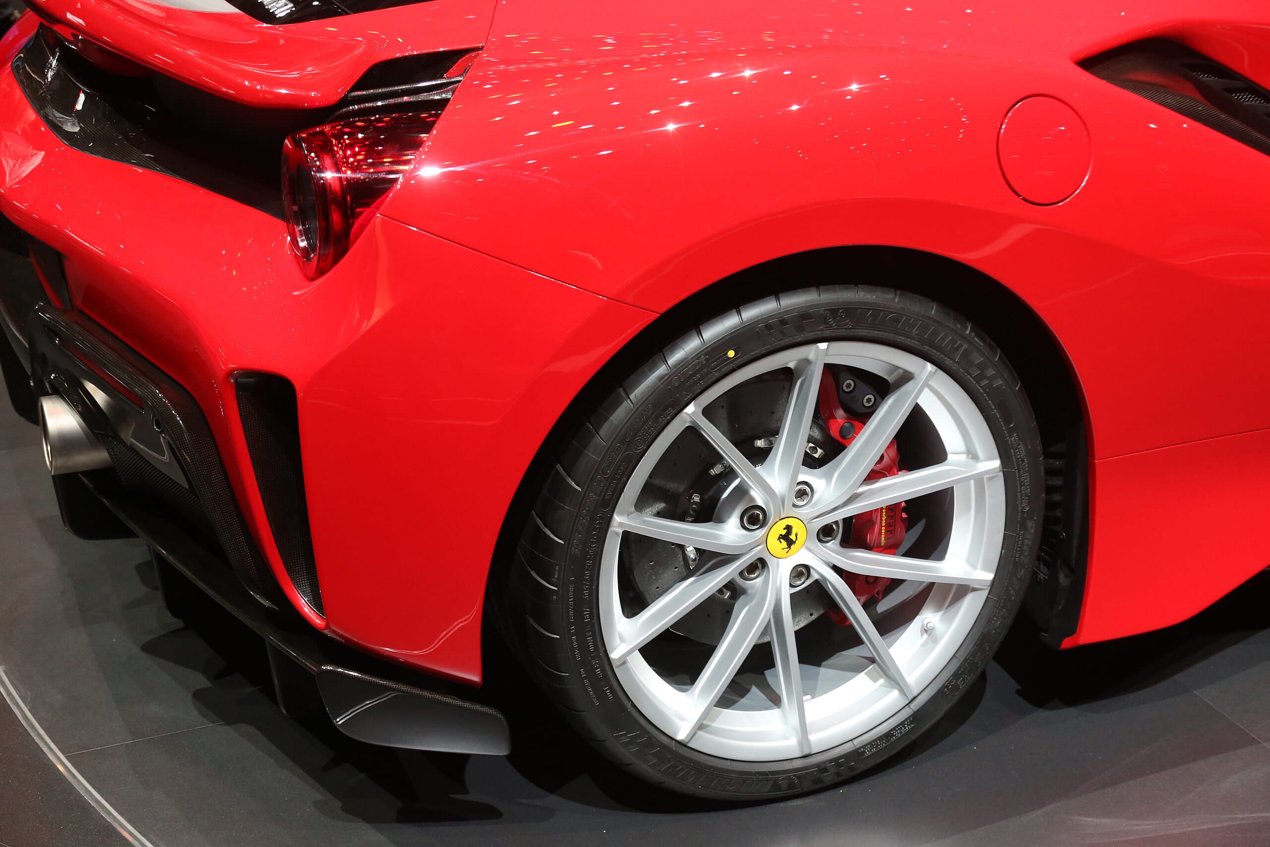 180088-car_Ferrari-488-pista