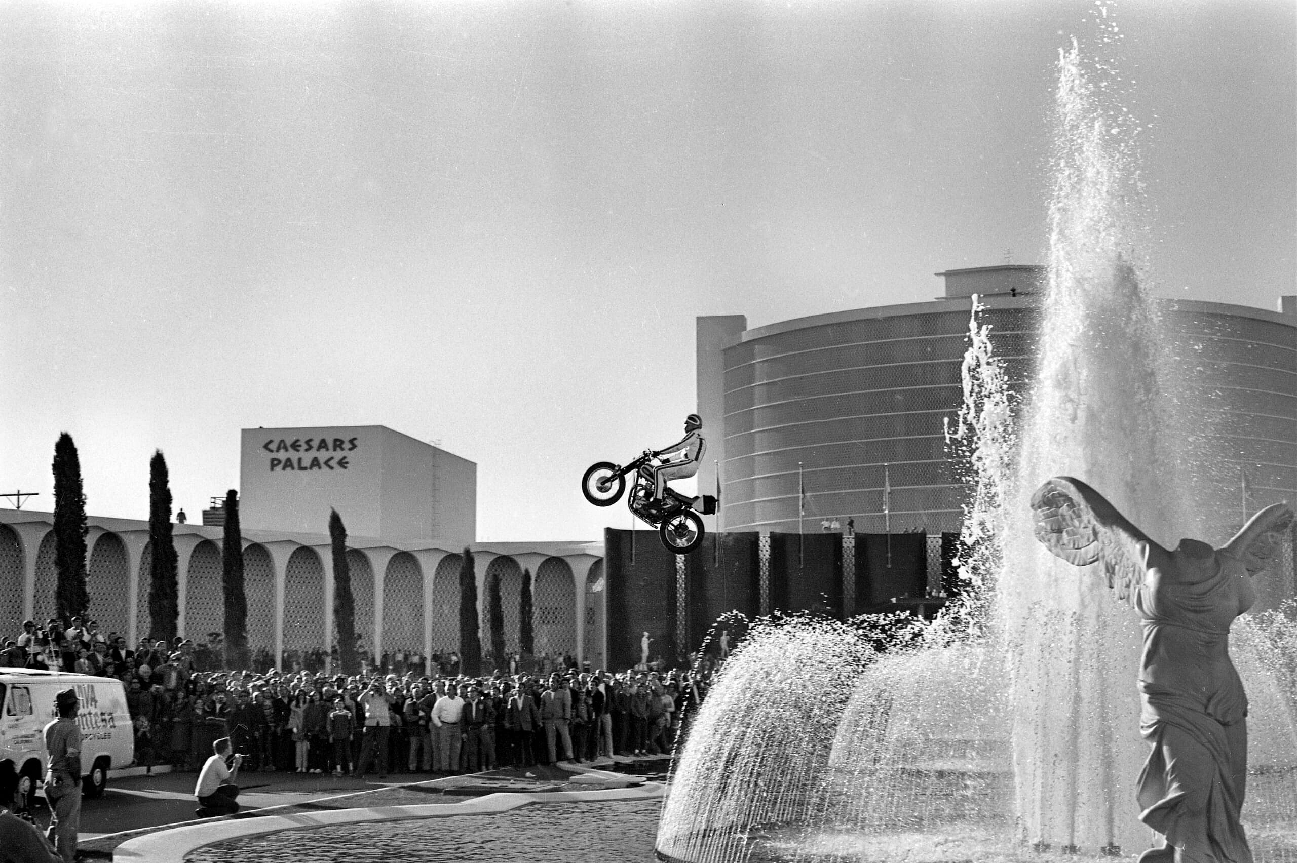 1967-15523-0004e_Caesars+Palace+Evel+Knievel+Jump_12.31.67.JPG