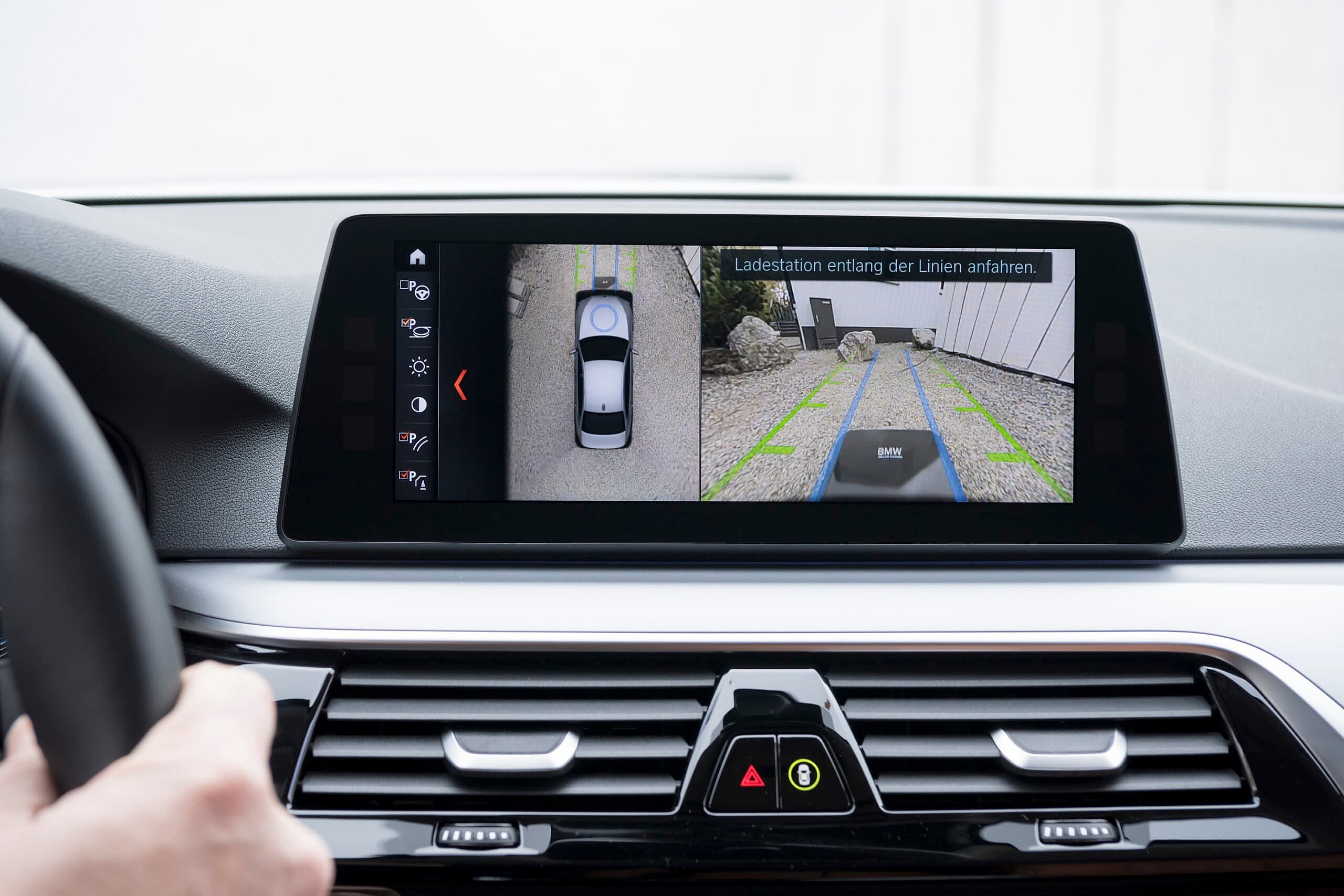 P90256395_highRes_bmw-wireless-chargin