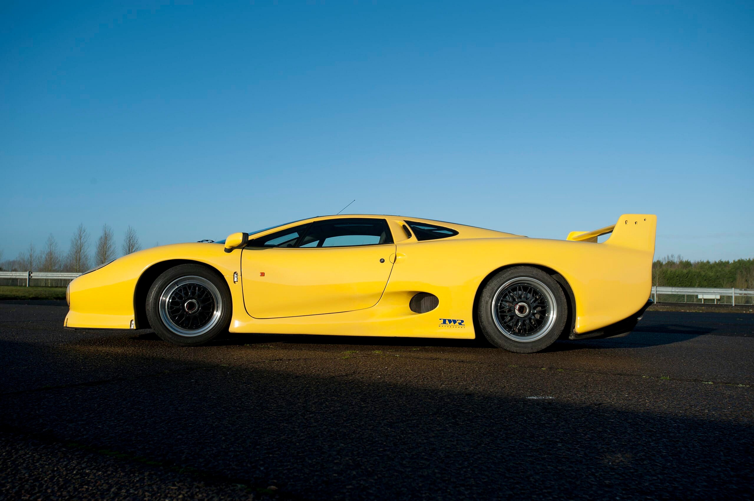 jagxj22020thanniv30011204.jpg