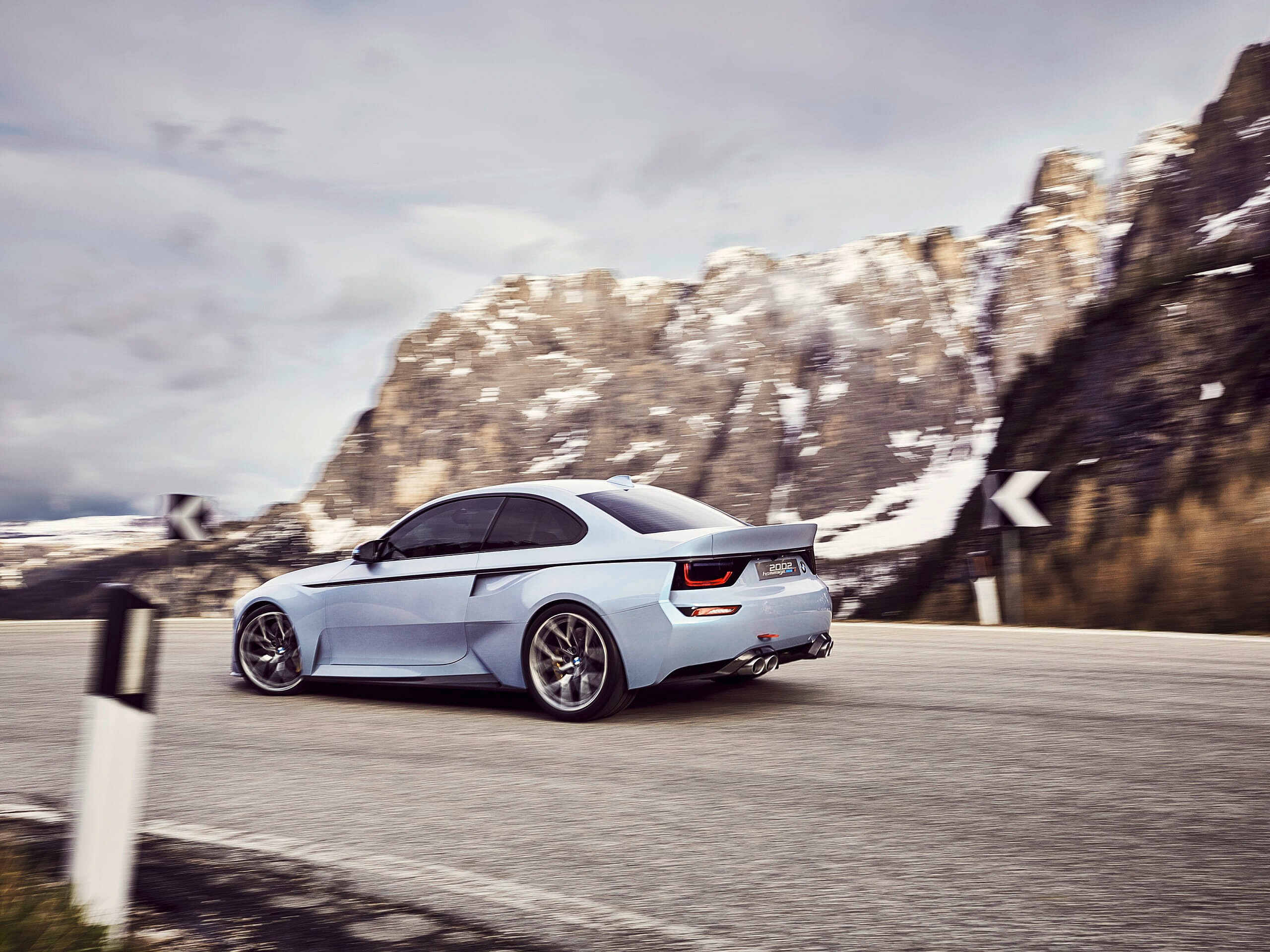 P90219722_highRes_bmw-2002-hommage-05-.jpg