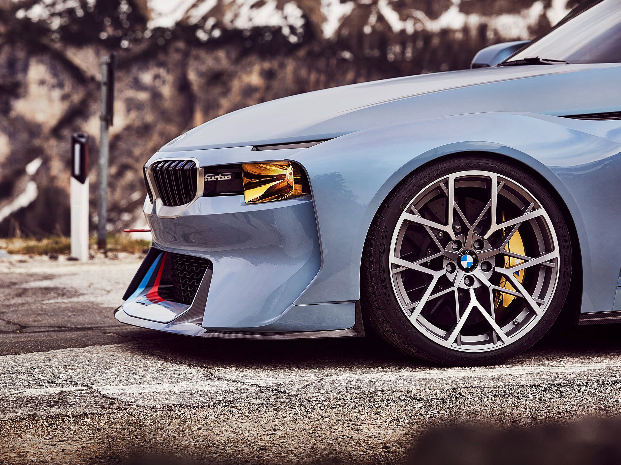 P90219723_highRes_bmw-2002-hommage-05-.jpg