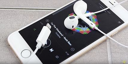 Convincing looking iPhone EarPods with a Lightning connector (Photo: MobileFun/YouTube)