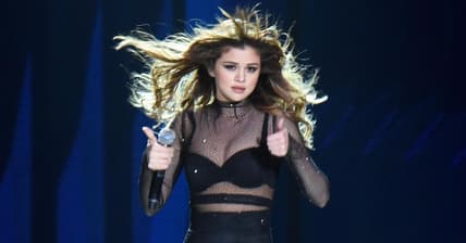 selena-gomez-concert-miami-main.jpg