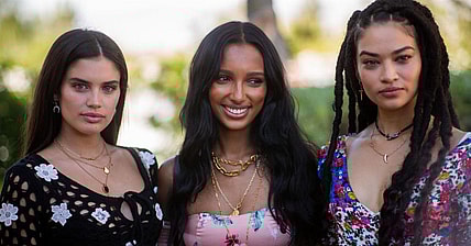 facebook-Linked_Image___sara-sampaio-jasmin-tookes-shanina-shaik-GettyImages-1142588992