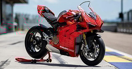 Lego Technic Ducati Panigale V4 R Promo