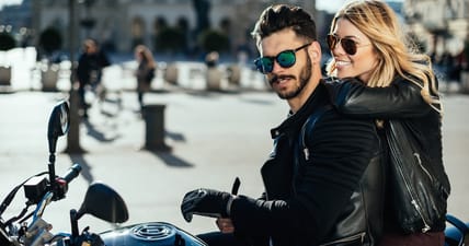 sunglass-couple-promo