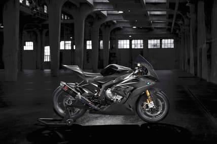 P90242022_highRes_bmw-hp4-race-advance.jpg