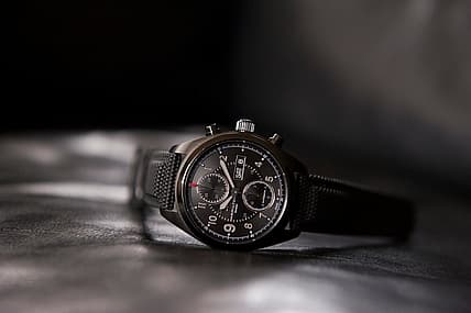H71626735 Khaki Field Auto Chrono Lifestyle 1