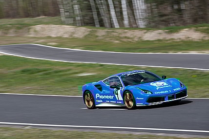 160243-car-ferrari-tour-auto.jpg