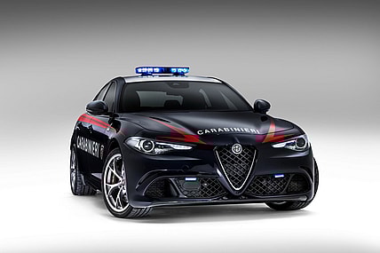 alfa-romeo-giulia-qv0police-1.jpg