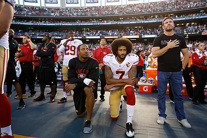 Colin-Kaepernick-national-anthem.jpg