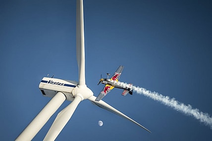 Pilot Hannes Arch performs at the Windpark Hohe Tauern