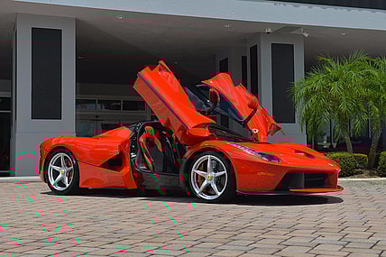 2014 Ferrari LaFerrari red 1.png