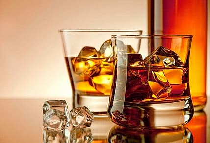 whiskey-drink-alcohol-ice-wallpaper.jpg