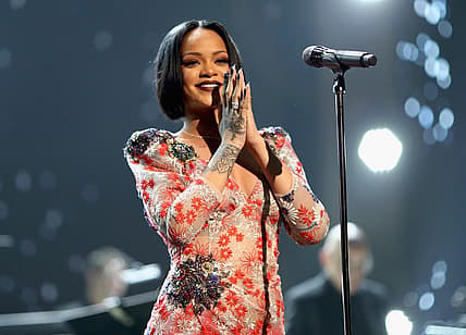 rihanna-statue-main.jpg