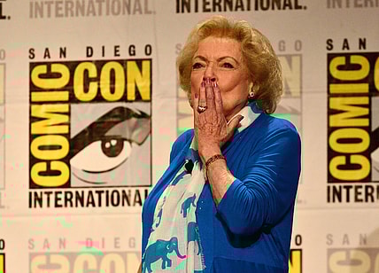 betty-white-deadpool-review-main.jpg