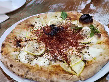 luzzo's scorpion ant pizza