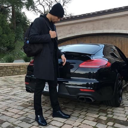Stephen-Curry-Porsche-Panamera.png