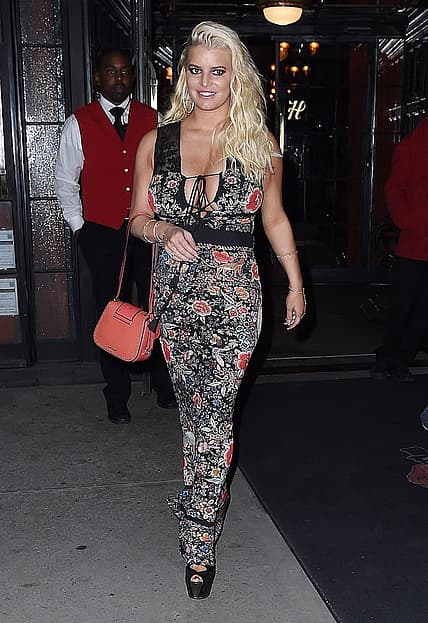jessica-simpson-cleavage-1