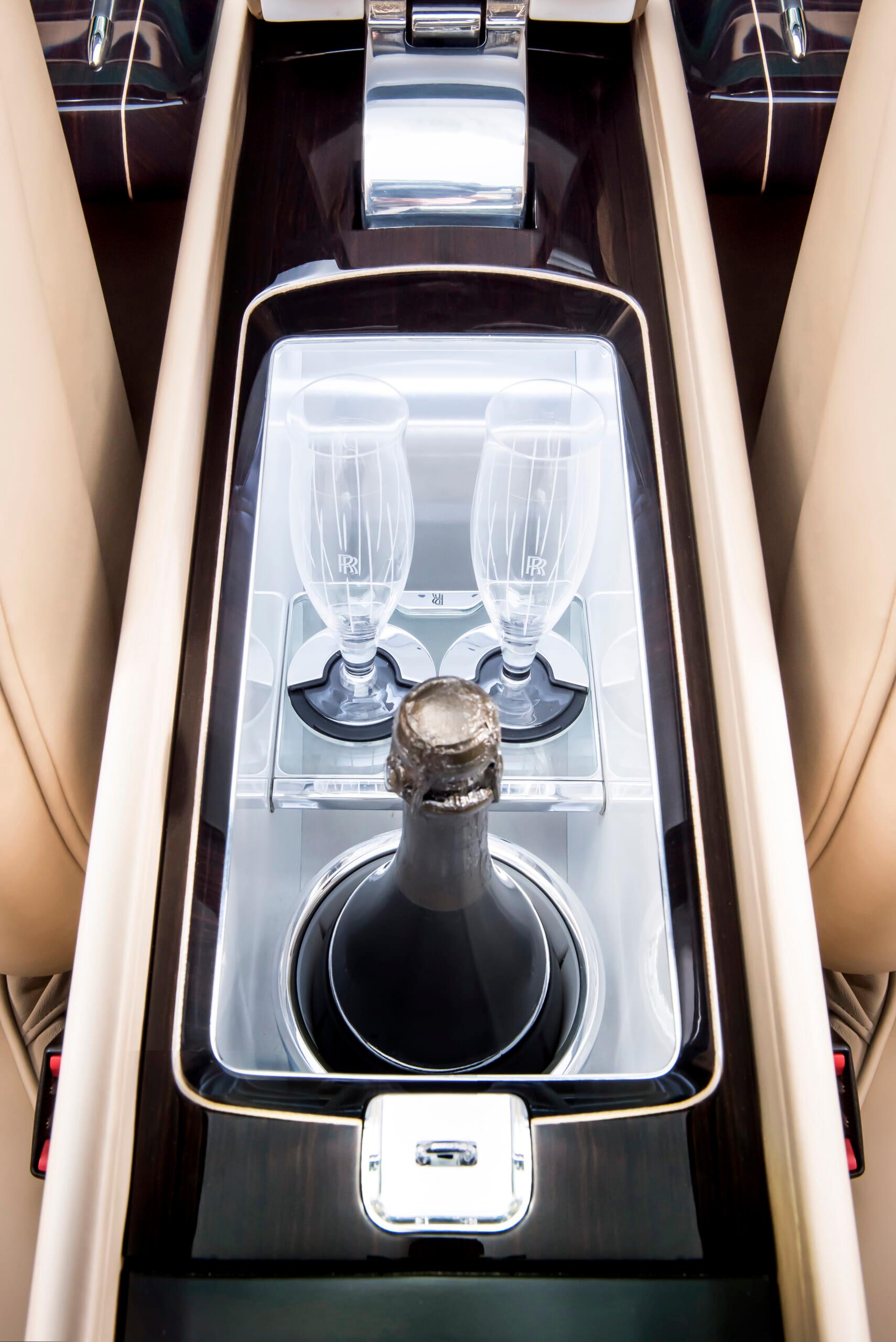 P90261456_highRes_rolls-royce-sweptail