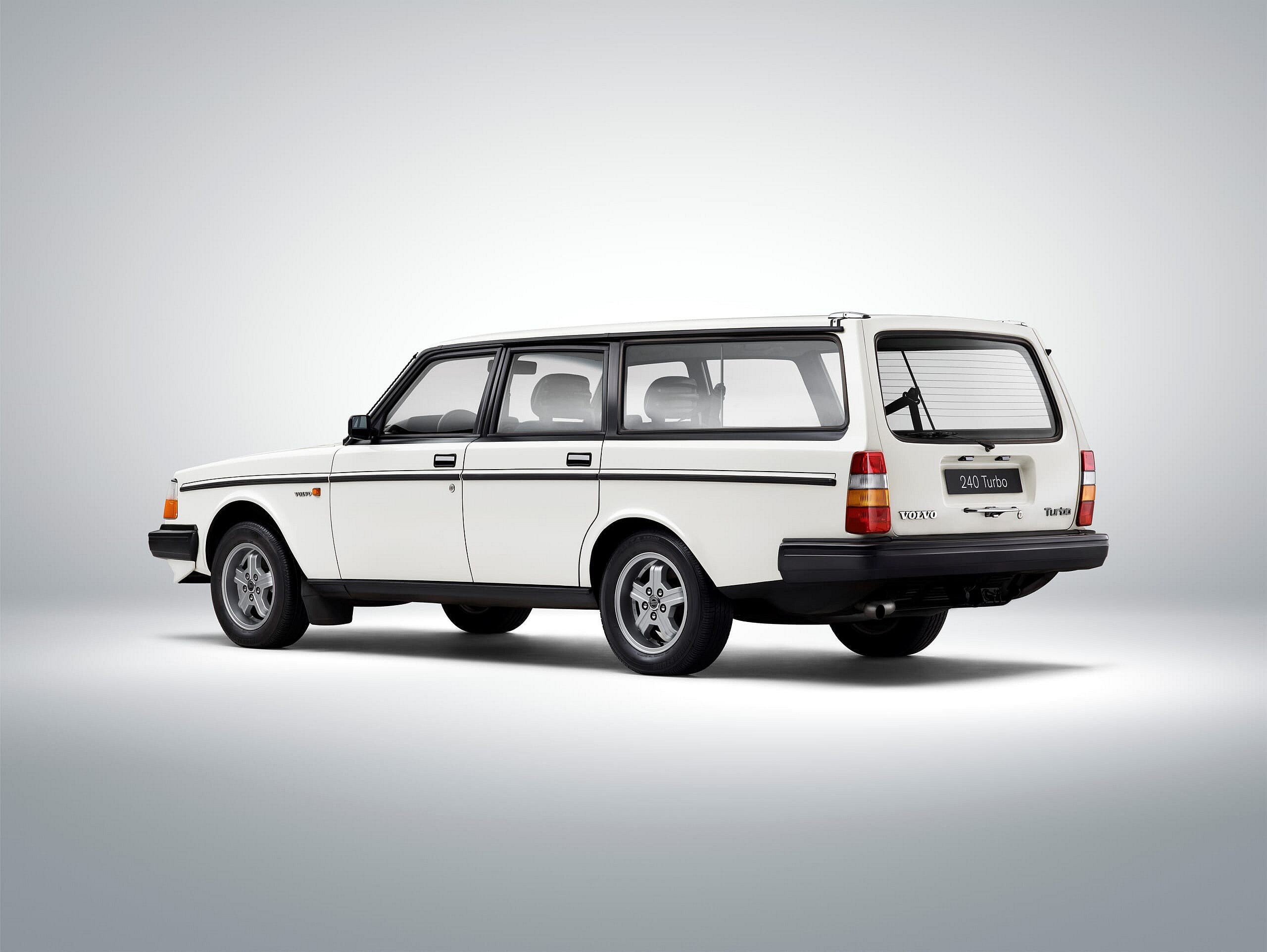 173621_Volvo 245 Turbo