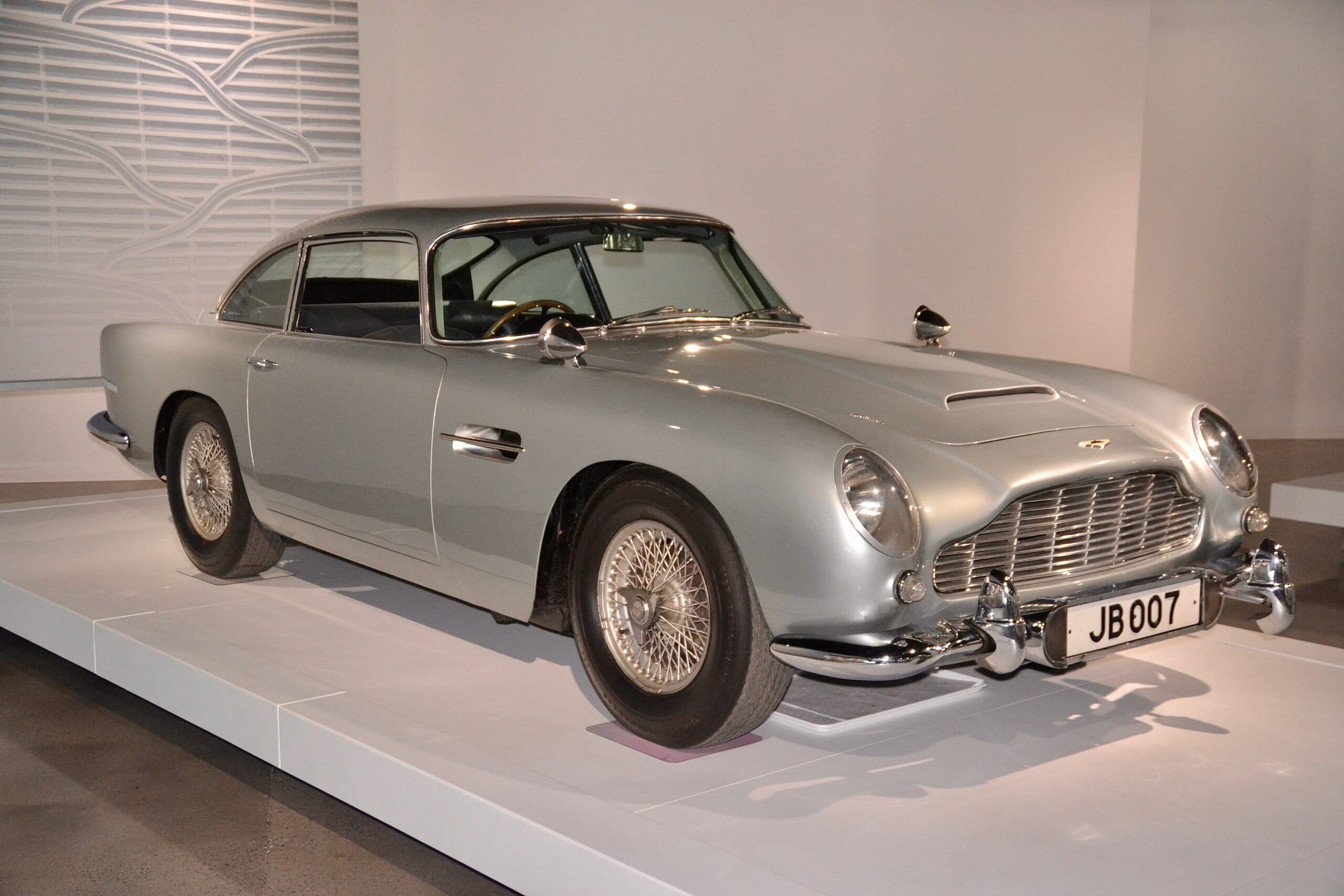 James Bond Aston Martin DB5 4