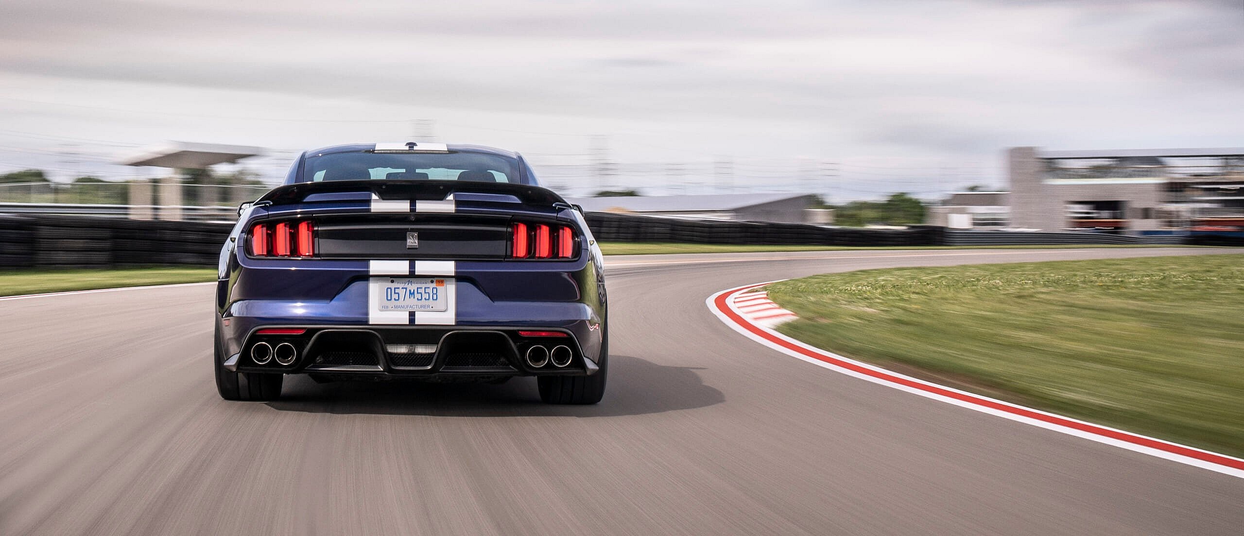ShelbyGT350_06_HR